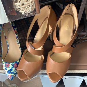 🎉🔥Sale💥 BROWN MICHAEL KORS HEELS